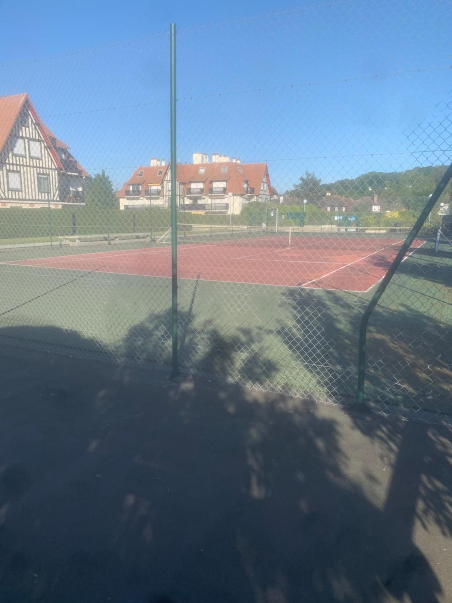 4couchages/piscine/tennis/plage Apartment *